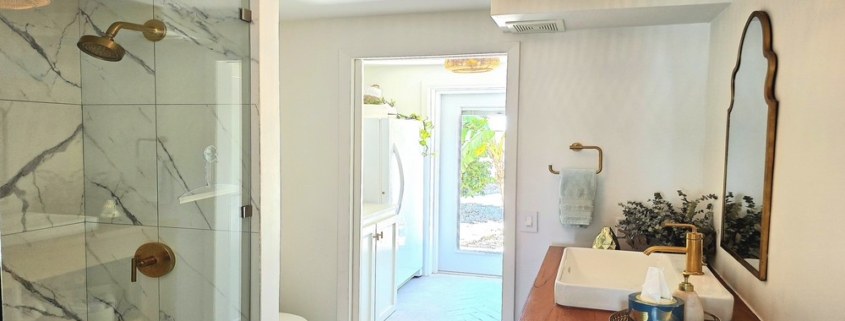 waterfront-turks-caicos-homes-for-sale-palm-point second bathroom view to hall