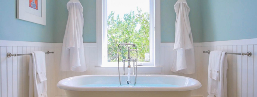 providenciales-oceanfront-home-chalk-sound ocean view primary bathroom tub