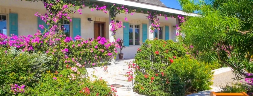 providenciales-oceanfront-home-chalk-sound front entrance