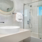 turks-caicos-waterfront-villa-alainn-chalk-sound-third bedroom bathroom