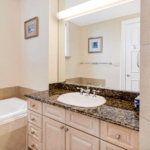 beachfront-residence-pinnacle-grace-bay-suite-307-third bedroom en suite bathroom