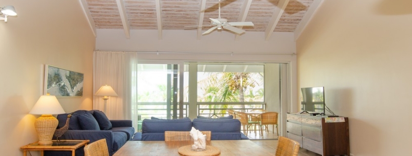 penthouse-suite-535-ocean-club-west-view from dining area to living room