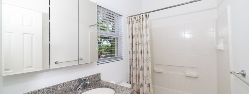 turks-caicos-grace-bay-townhome unit B2 second ensuite bathroom