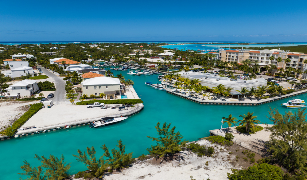 turks-caicos-canal-front-real-estate-leeward-kira isles