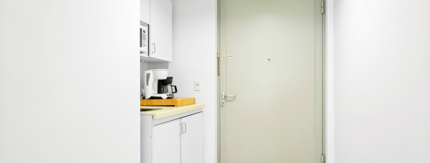 Le-Vele-suite-301-grace-bay-beachfront-condominium-lock out studio kitchenette