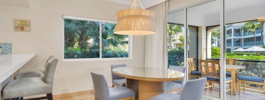 sands-a-grace-bay-one-bedroom-condo-suite-5101-dining area