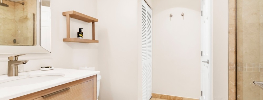 sands-at-grace-bay-providenciales-studio-condo-suite 5102 bathroom