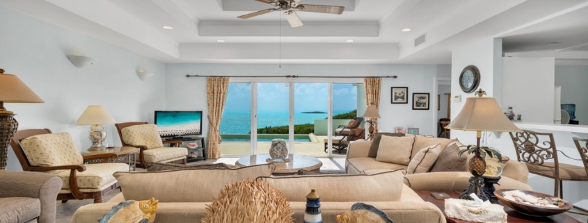 le-mer-turtle-tail-oceanfront-villa-living room