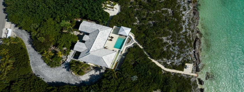 le-mer-turtle-tail-oceanfront-villa-overhead drone view of property