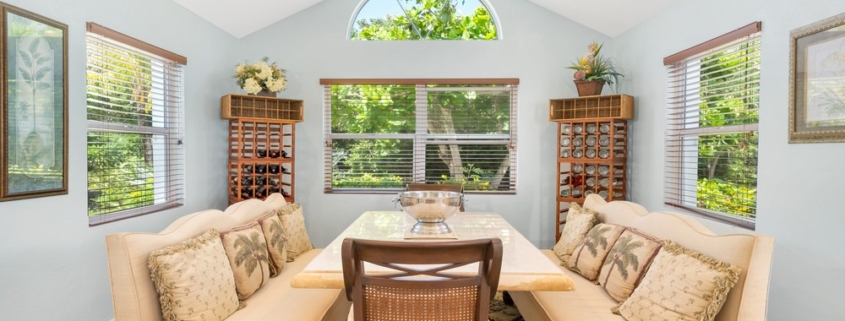 le-mer-turtle-tail-oceanfront-villa-dining area