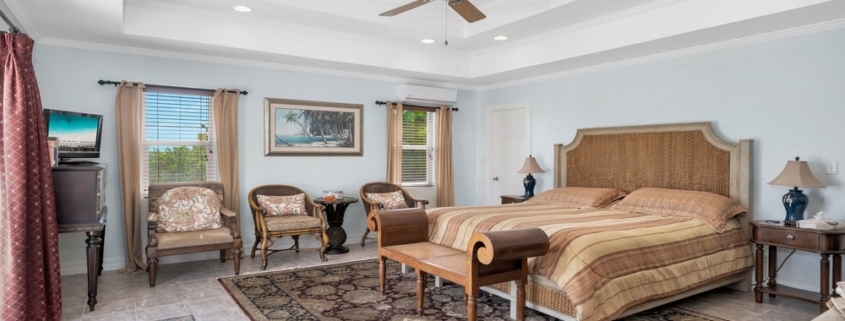 le-mer-turtle-tail-oceanfront-villa-primary suite