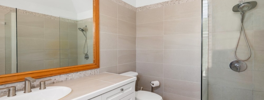 le-mer-turtle-tail-oceanfront-villa-primary bathroom