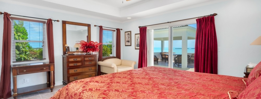 le-mer-turtle-tail-oceanfront-villa-second bedroom