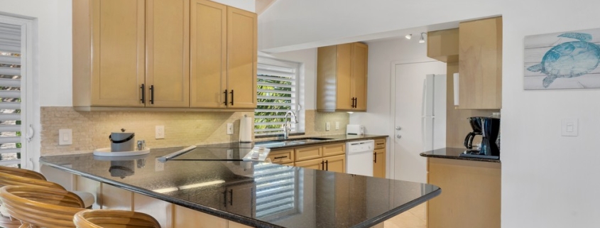 ocean-club-1-bedroom-condo-suite-5304-kitchen