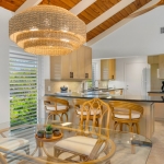 ocean-club-1-bedroom-condo-suite-5304-dining area