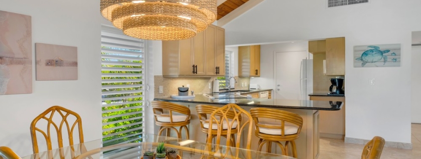 ocean-club-1-bedroom-condo-suite-5304-dining area