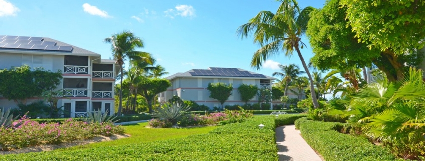 ocean-club-1-bedroom-condo-suite-path to beach and cabana bar