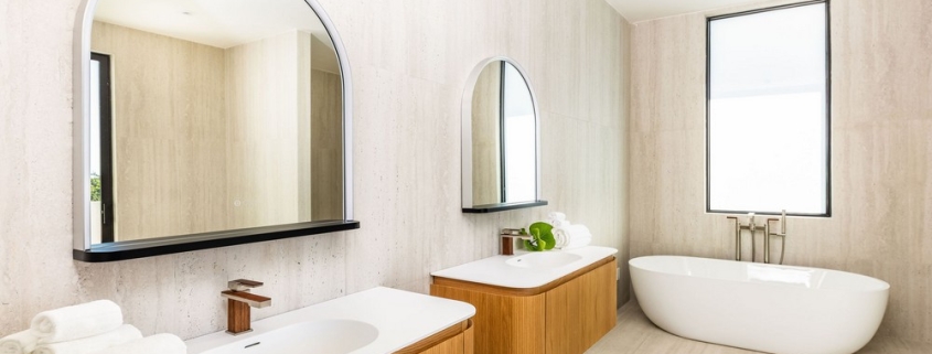 casa-verde-luxury-turks-caicos-canal-estate-ensuite bathroom