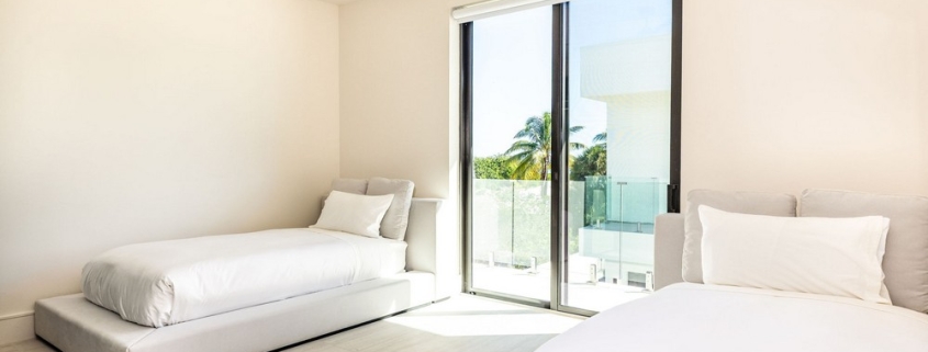 casa-verde-luxury-turks-caicos-canal-estate-villa bedroom with twin beds