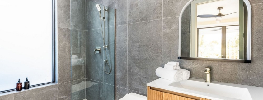 casa-verde-luxury-turks-caicos-canal-estate-ensuite bathroom