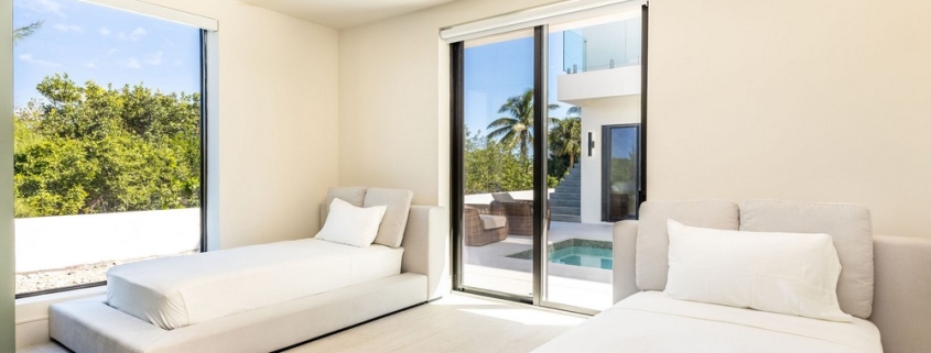 casa-verde-luxury-turks-caicos-canal-estate-bedroom with twin beds