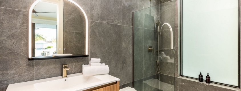 casa-verde-luxury-turks-caicos-canal-estate-bathroom