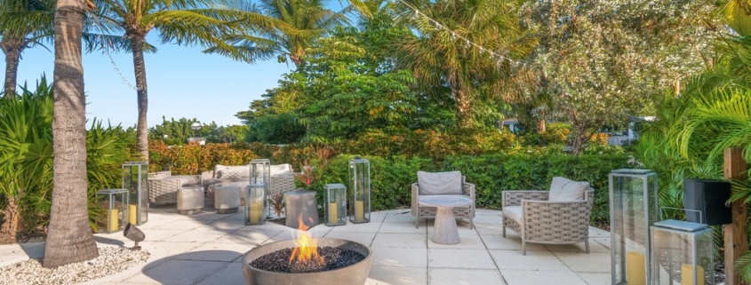 grace-bay-beachfront-west bay club poolside lounge area