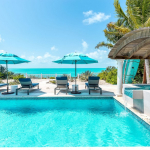 providenciales-oceanfront-villa-la-percha-chalk-sound-outdoorpool patio view