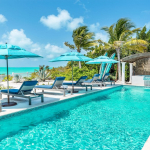 providenciales-oceanfront-villa-la-percha-chalk-sound-outdoorpool patio view