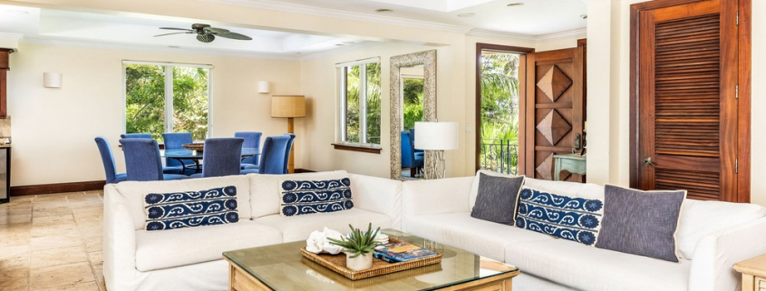 providenciales-oceanfront-villa-la-percha-chalk-sound-living area