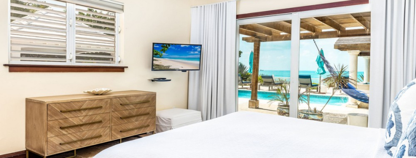 providenciales-oceanfront-villa-la-percha-chalk-sound-bedroom four view to pool