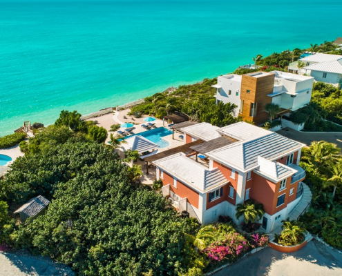 providenciales-oceanfront-villa-la-percha-chalk-sound-drone overhead view of property