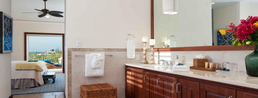 providenciales-oceanfront-villa-la-percha-chalk-sound-bedroom one ensuite