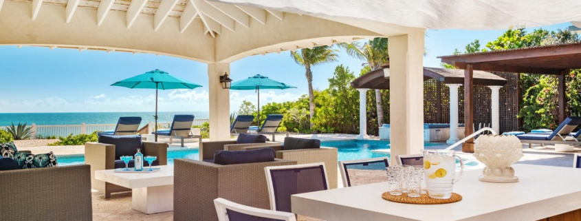 providenciales-oceanfront-villa-la-percha-chalk-sound-outdoor dining under roof