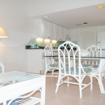 suite-9305-ocean-club-junior-penthouse-kitchen and dining area view