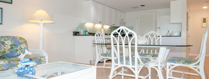 suite-9305-ocean-club-junior-penthouse-kitchen and dining area view